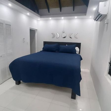 Queens Palace -Montego Bay Airport Suite Dış mekan fotoğraf